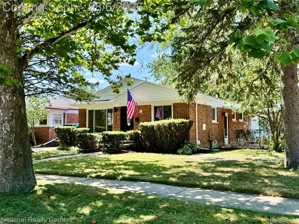 7472 Margaret St, Taylor, MI 48180