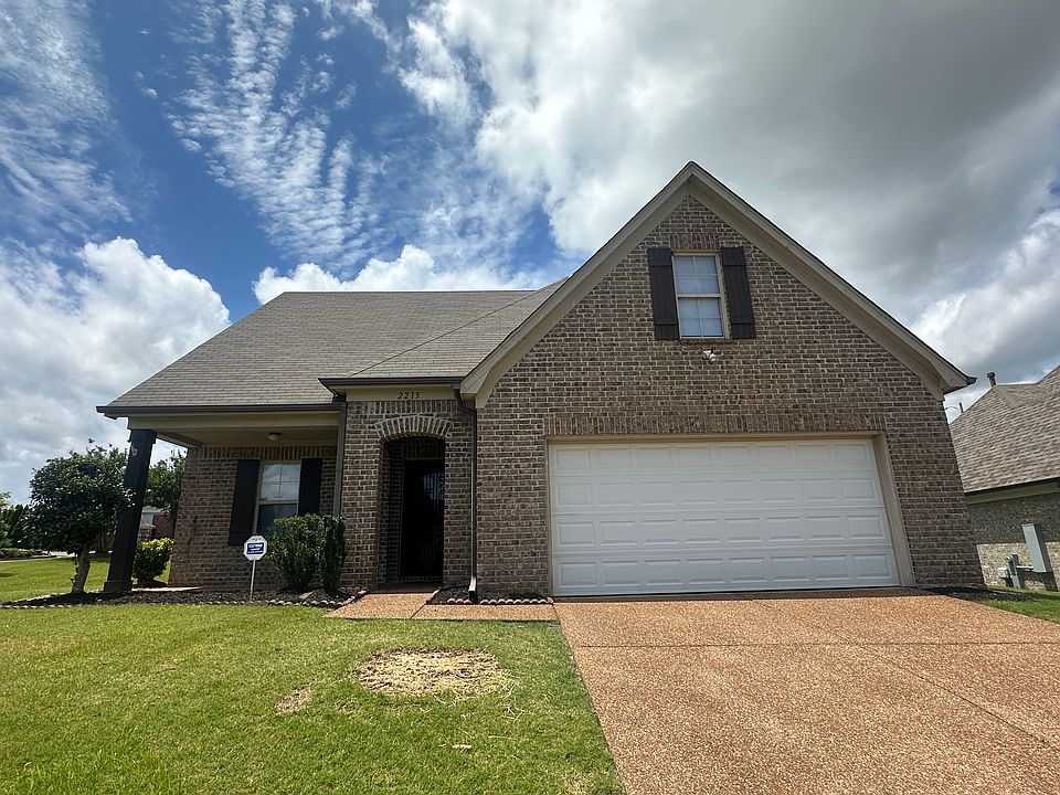 1st image of 2215 Applemill Dr