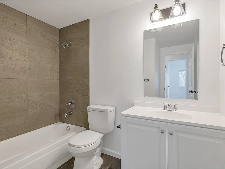 975 Aberdeen Ave NE #B204 — Photo 9