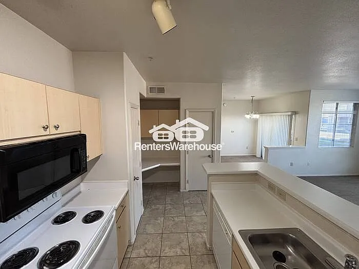 1 bed, 1.0 bath, 827 sqft, $995 — Photo 4