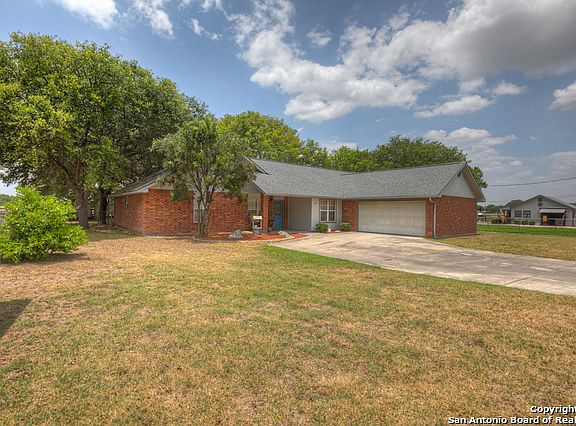 4th image of 1220 Lone Star Dr