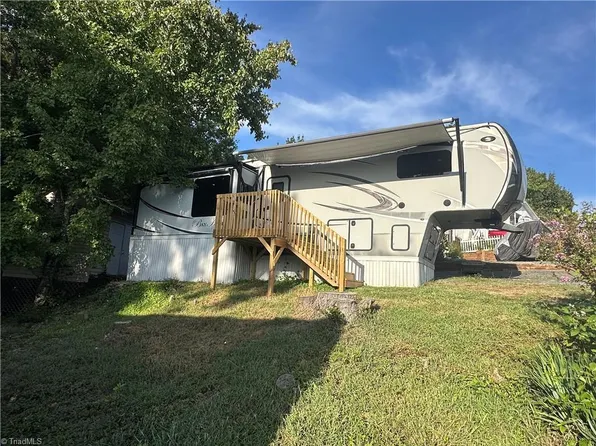122 Eagle Dr, New London, NC 28127