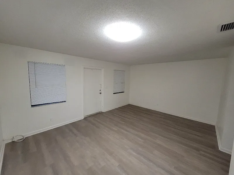 Close To Beach And Downtown!! Renovated (1/1) — Photo 2