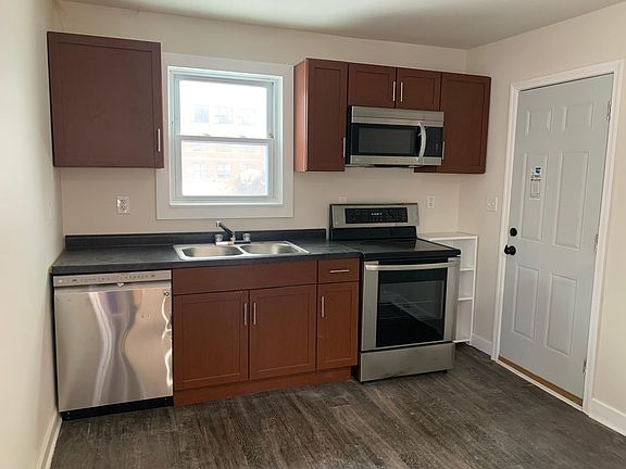 3rd image of 509 Van Brunt Blvd