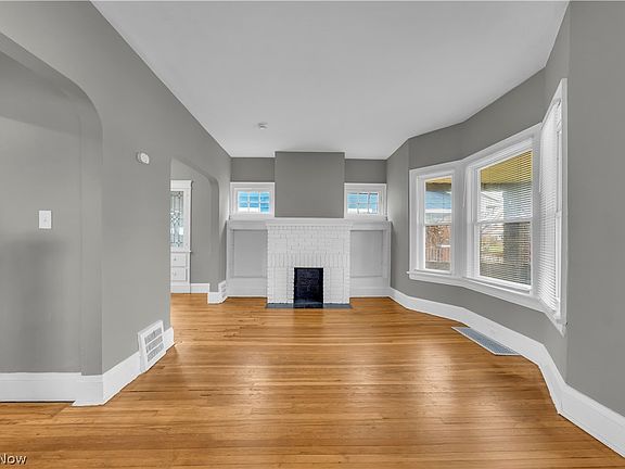 5th image of 13409 S Parkway Dr