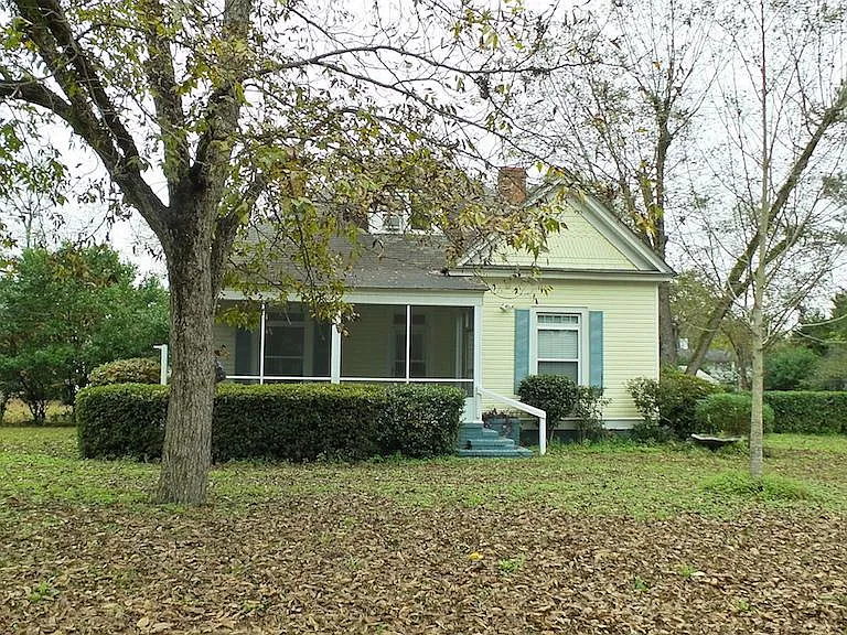 315 Mimosa Dr — Photo 1