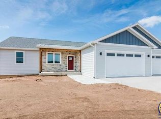 14326 SW Prairie Trl, Wamego, KS 66547