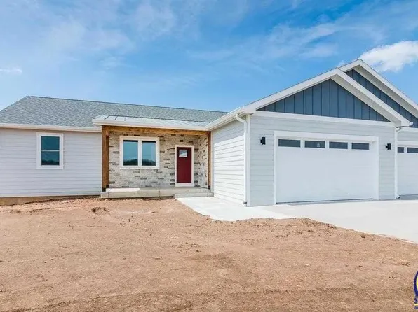 14326 SW Prairie Trl, Wamego, KS 66547