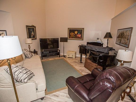 5th image of 105 Pine Park Pl