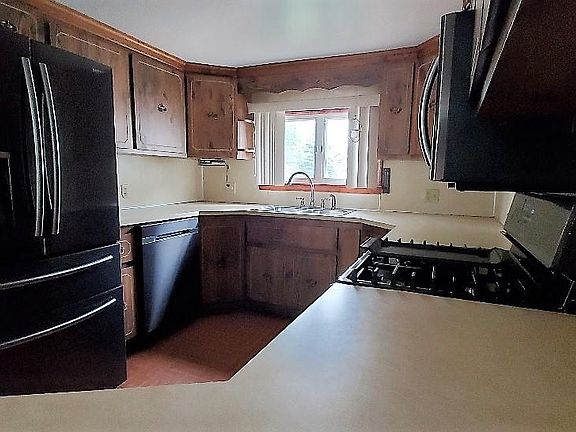 3rd image of 221 W Hamilton St