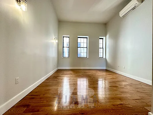 Rented by Zjama Realty Corp | media 7