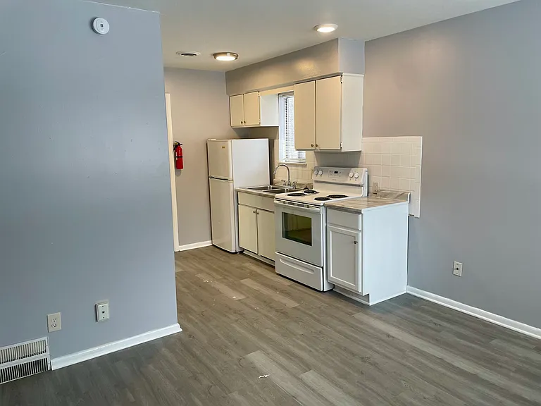 595 Brown St #2 — Photo 9
