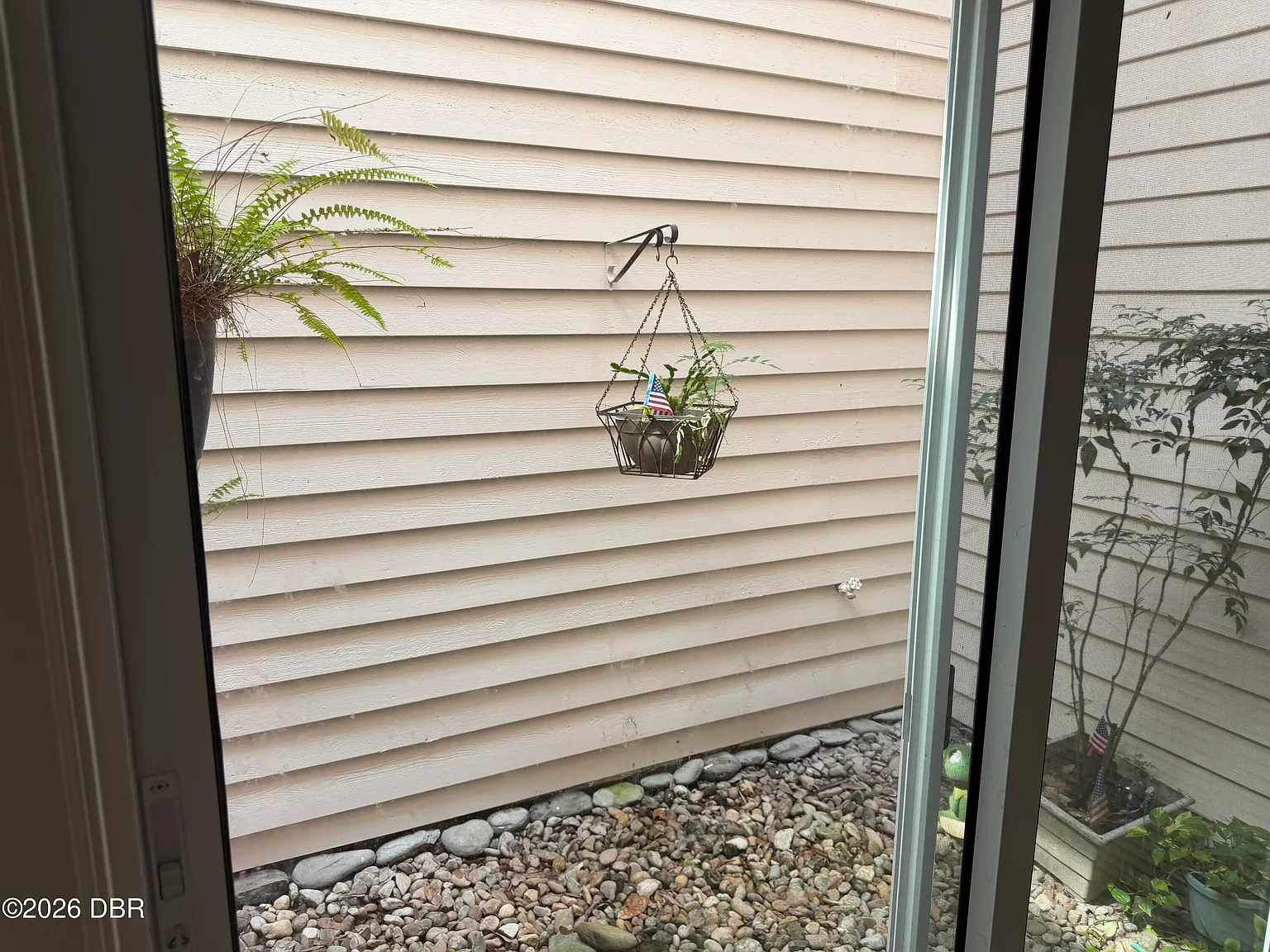3 bed, 2.0 bath, 1327 sqft, $2,300 — Photo 4