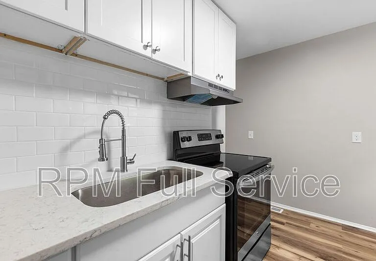 895 W Sharpe Ave #A — Photo 20