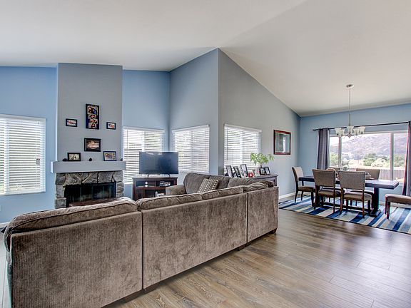 4th image of 22733 Blueberry Ln