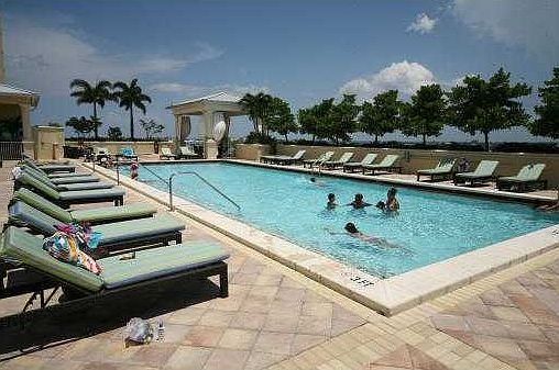 2nd image of 2640 Lake Shore Dr Unit 807