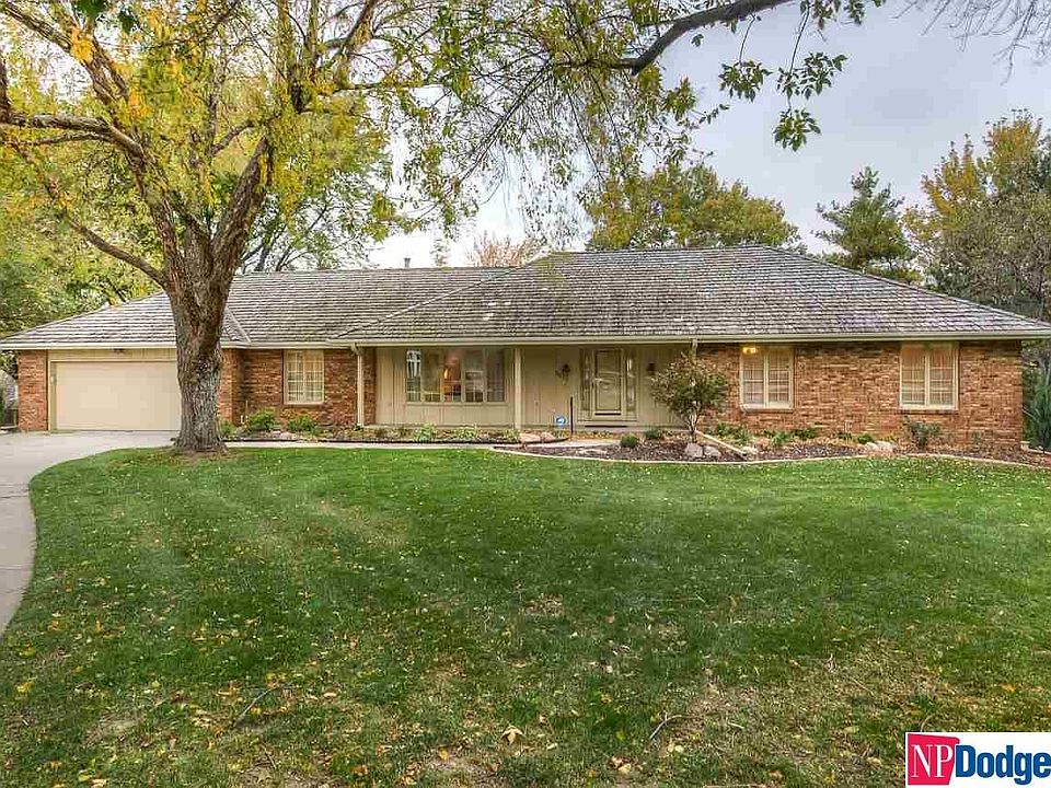 1st image of 9939 Essex Dr