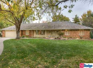 9939 Essex Dr, Omaha, NE 68114