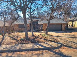 916 Elmwood Dr, Edmond, OK 73013
