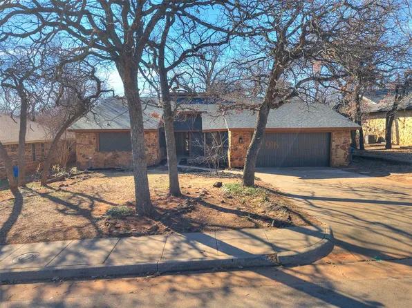 916 Elmwood Dr, Edmond, OK 73013