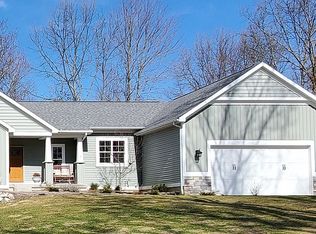 5461 Pine Island Dr NE, Comstock Park, MI 49321