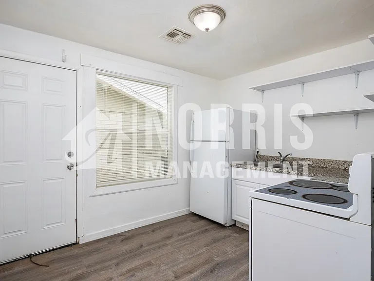 515 E 4th St — Photo 13
