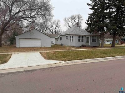 621 N Lincoln Ave, Madison, SD, 57042