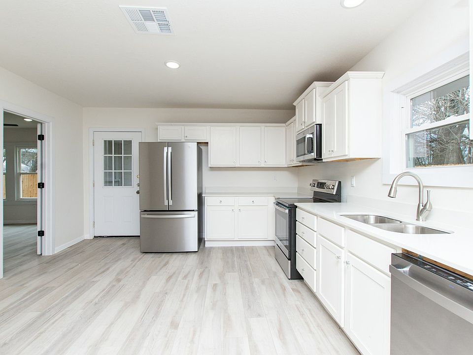 1st image of 135 E 13th Ave
