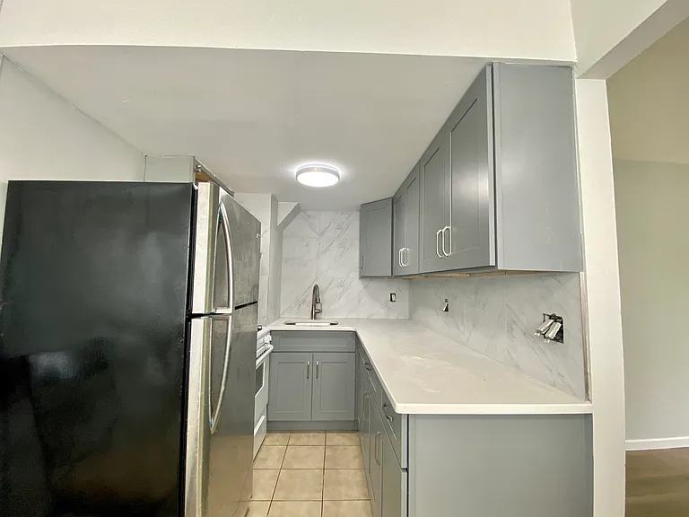 105 Burgher Ave #1R — Photo 6