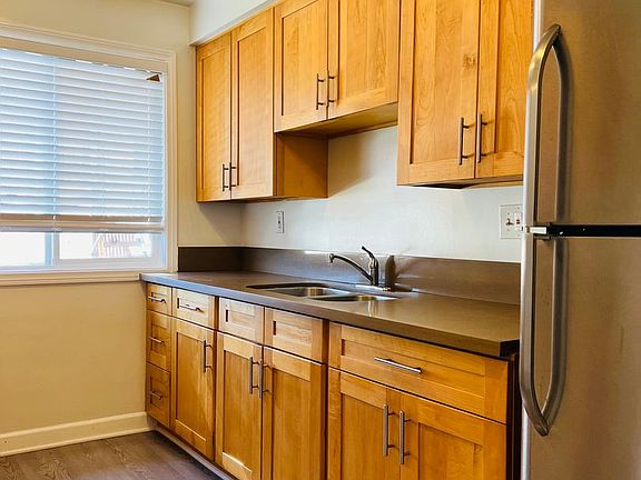 5th image of 1849 Garfield Pl APT 15