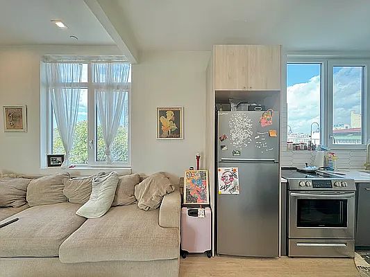2nd image of 621 Kosciuszko St #4F