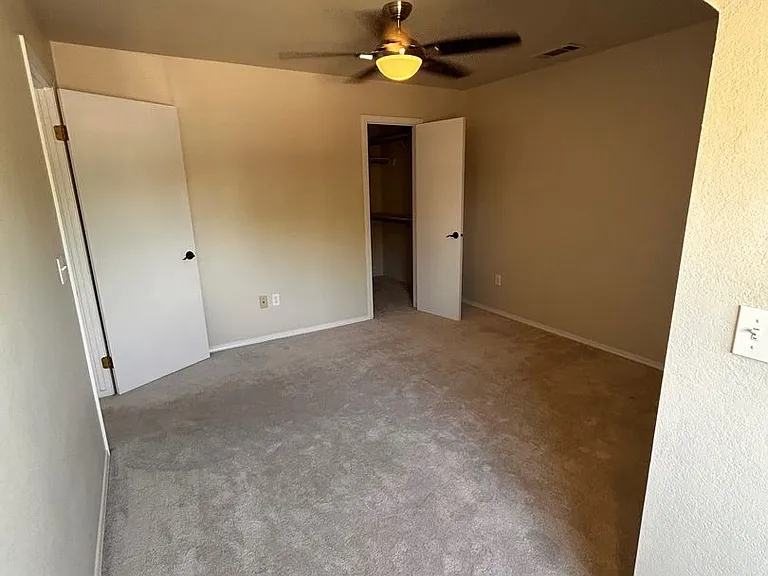 4033 W Douglas Ave — Photo 17