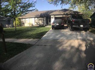 2606 SW Arrowhead Rd, Topeka, KS 66614