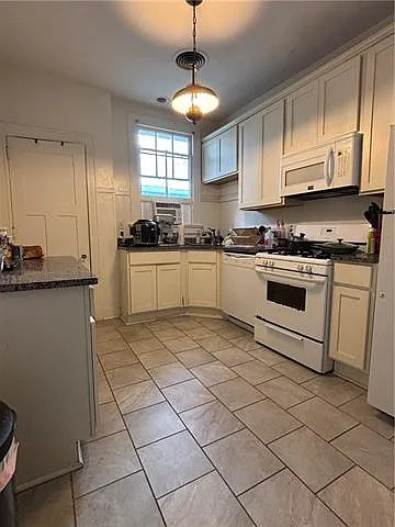 2 bed, 1.0 bath, 750 sqft, $2,000 — Photo 4