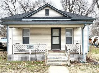210 12th St, Ogden, KS 66517