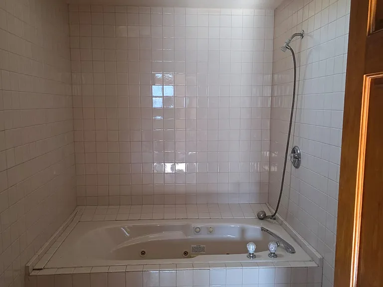 1406 Valley View Dr — Photo 8