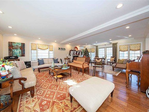 5th image of 16 Hemingway Dr