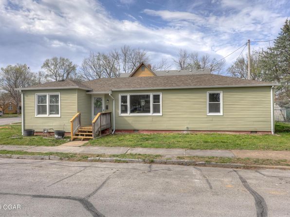 429 Cedar St, Carthage, MO 64836