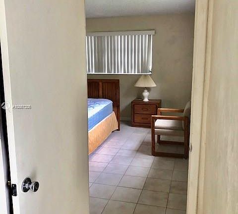 4th image of 15180 NE 14th Ave