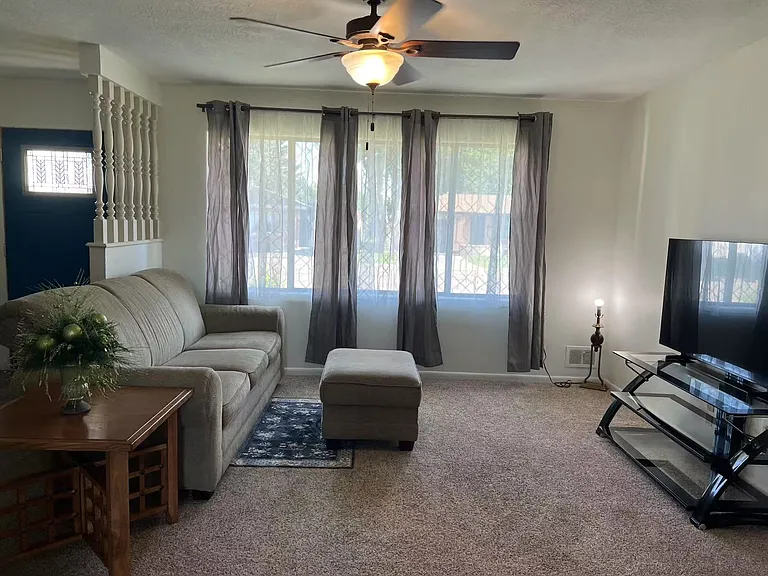 2308 W East St — Photo 9