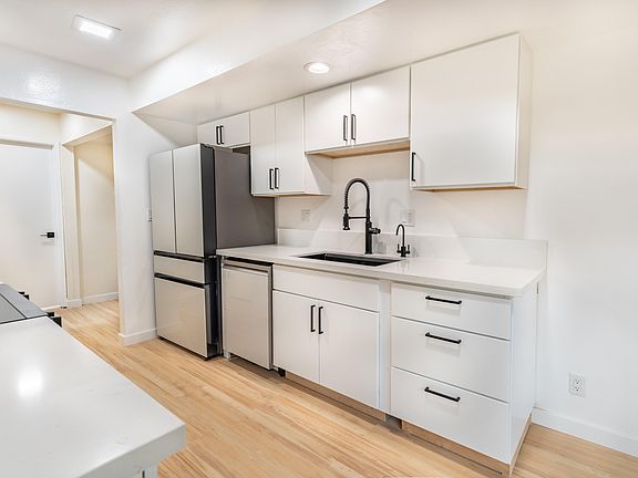 5th image of 5114 Calle Real #A