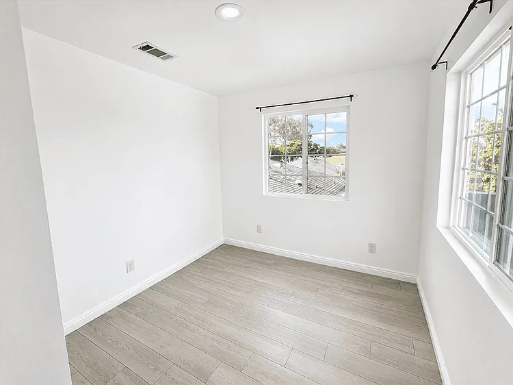6029 Del Amo Blvd — Photo 14