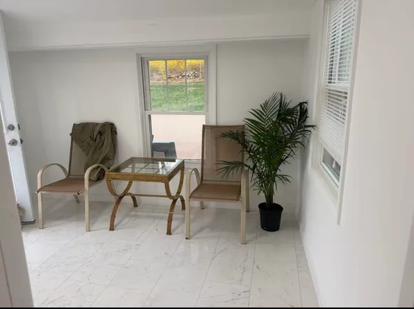 532 Mixville Rd, Cheshire, CT 06410