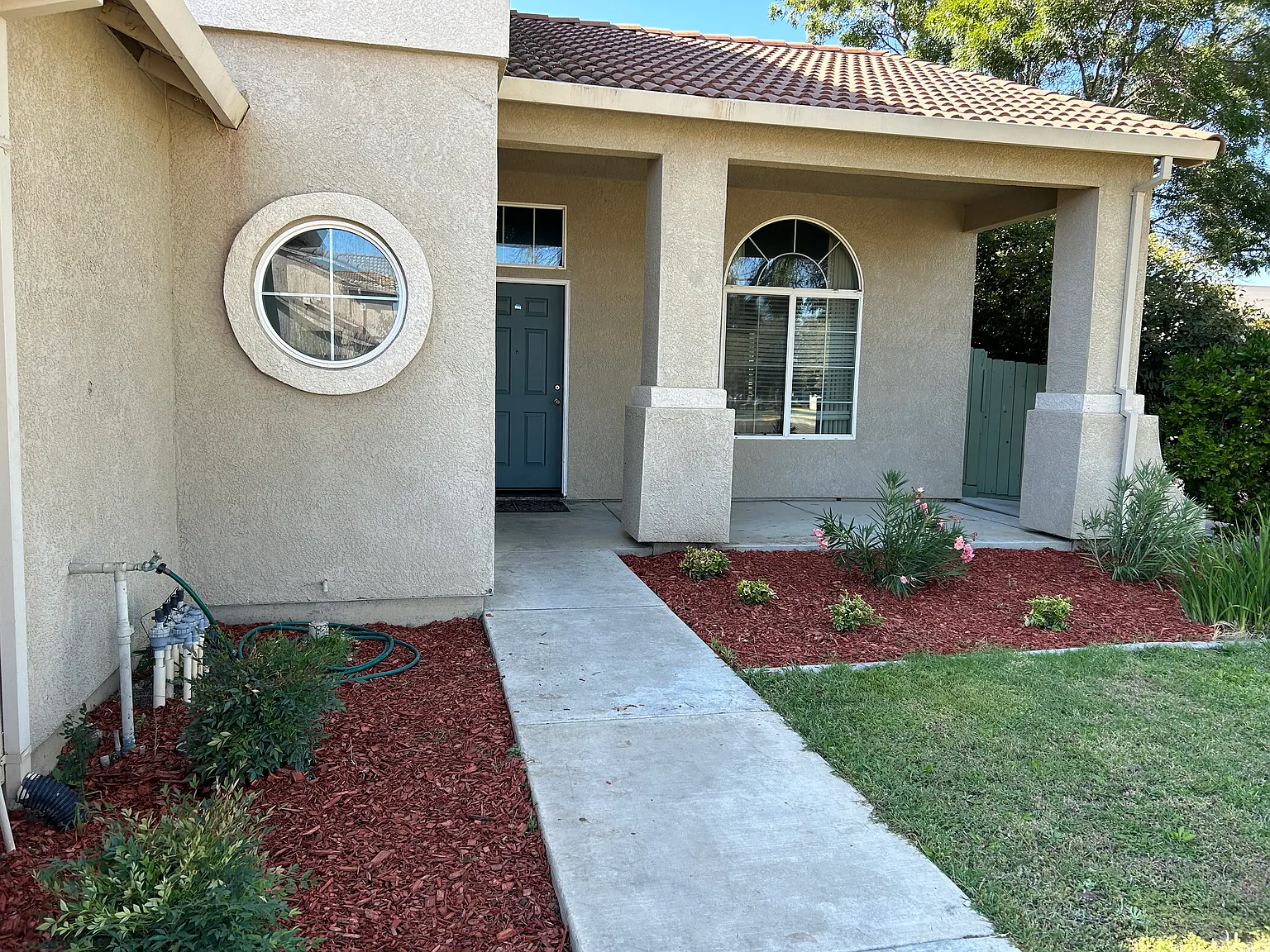 4 bed, 2200 sqft, $3,100 — Photo 2