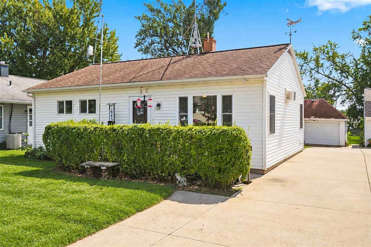 645 40th St NE — Elmcrest Country Club