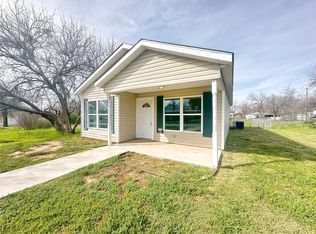 1305 Blewett St, Graham, TX 76450