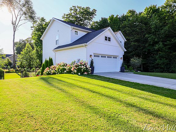 2nd image of 10873 Easthill Dr