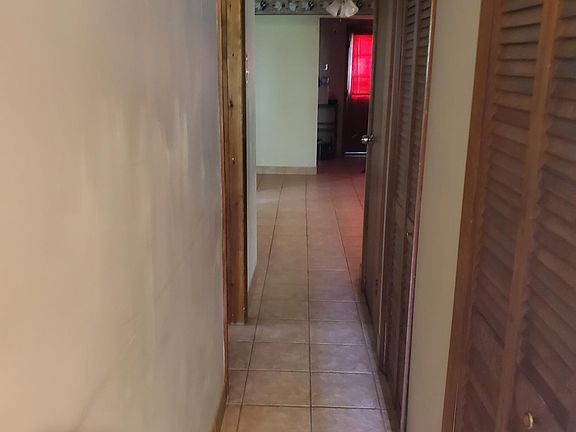 5th image of 5045 S 37th St Floor 1