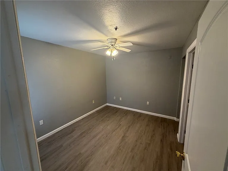 527 Sw Pkwy #104 — Photo 6