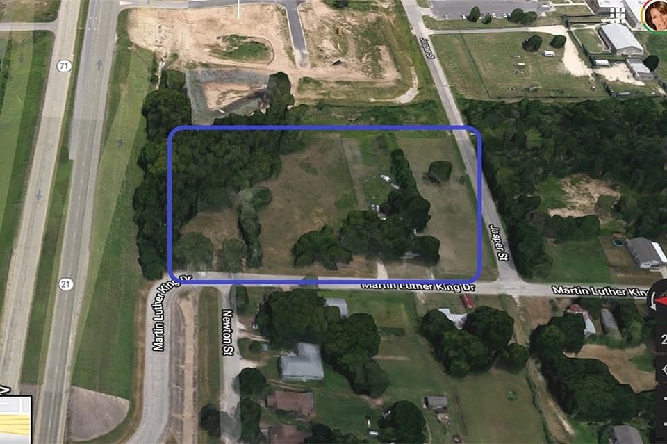 1st image of 305 Martin Luther King Dr
